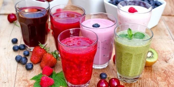 Batidos de frutas en vasos