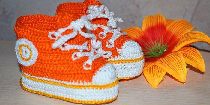 Botines naranjas para niñas