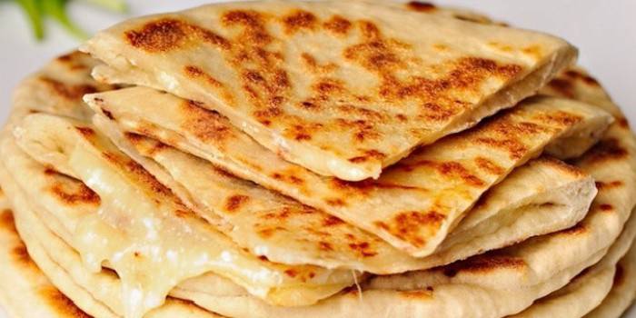Khachapuri Clásico con Queso Suluguni