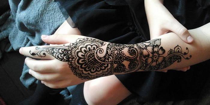 Tatuagem de mão