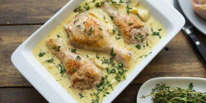 Pernas de frango em molho de creme azedo