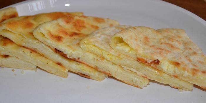 Cómo cocinar khachapuri en una sartén