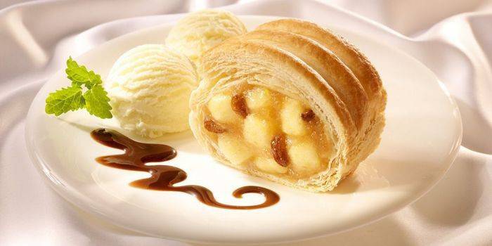 Pyszny strudel jabłkowy