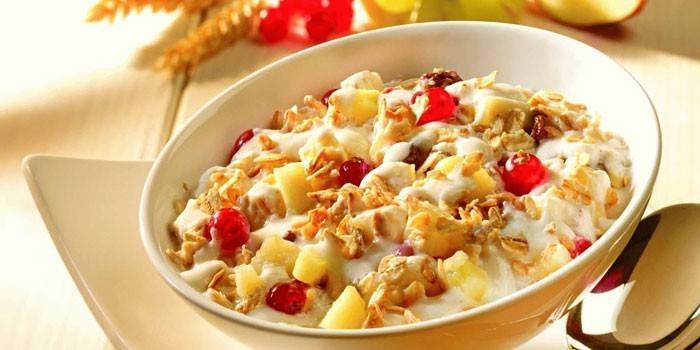 Aveia com kefir e bagas