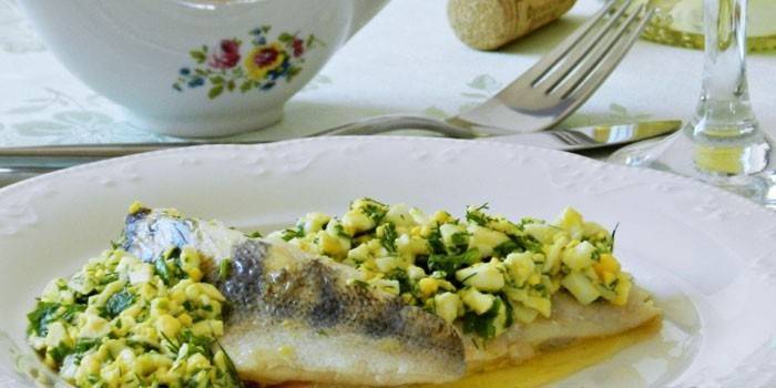 Filet rybny z polskim sosem