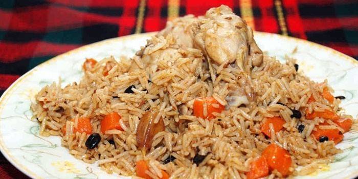 Pilaf con pollo y agracejo