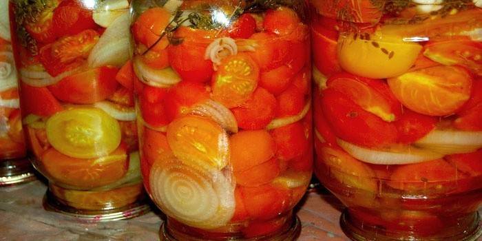 Sladké paradajky nakrájané na poháre