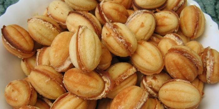 Bolinhos de nozes assadas com creme