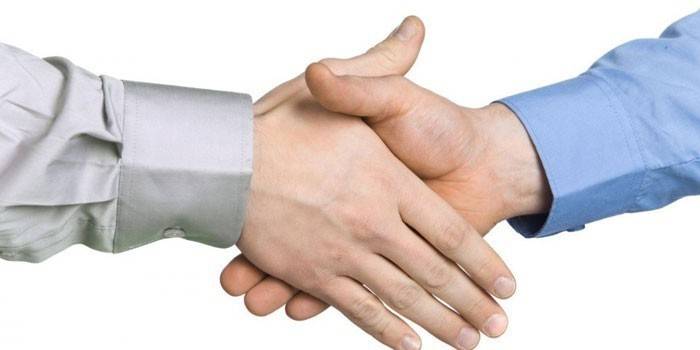 Hombre estrecharme la mano