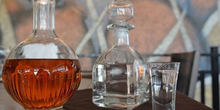 Mead em uma jarra de vidro