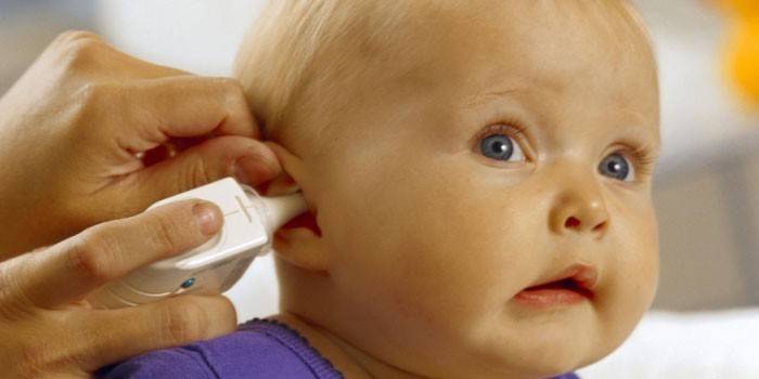 Baby kvapkajúce ucho