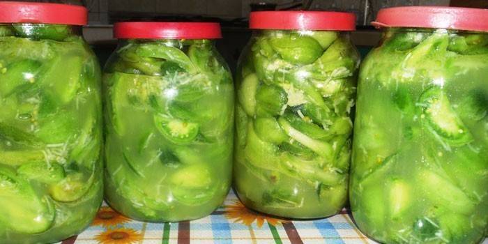 Jarras de tomates verdes