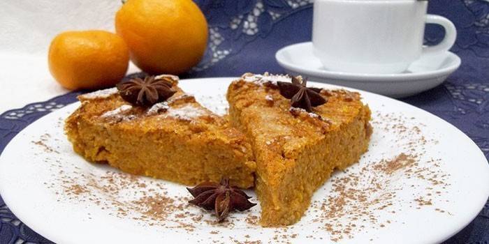 Duas fatias de caçarola de cenoura com canela e anis