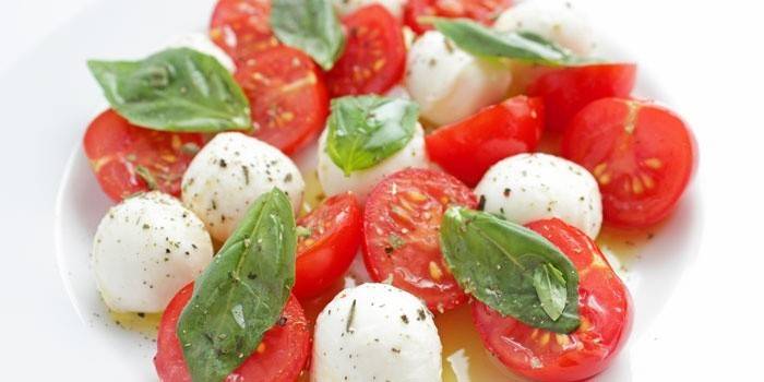 Variancia šalátu Caprese