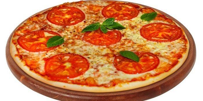 Gotowa pizza margherita na cienkim cieście