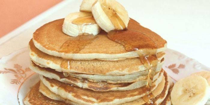 Tortitas de plátano en leche con miel