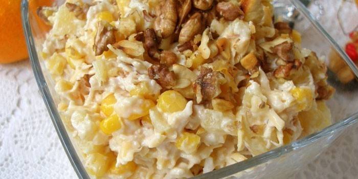 Aperitivo con Piña, Pollo y Nuez