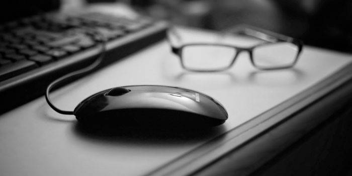 Mouse de computador na mesa
