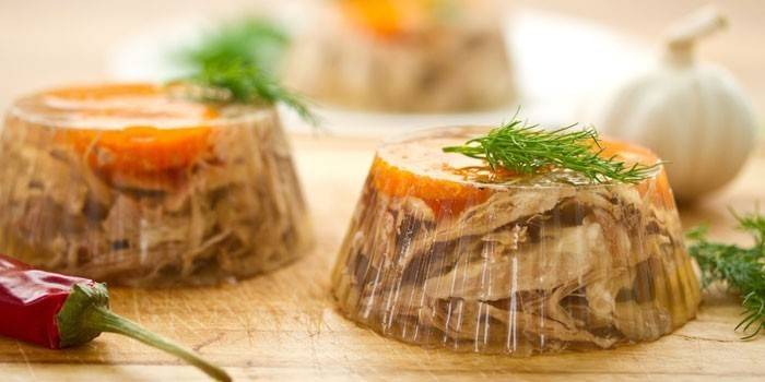 Hotové želé mäso s hovädzím mäsom