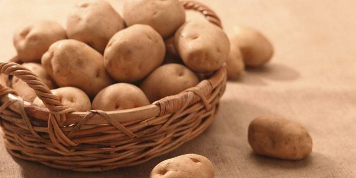 Batatas em uma cesta