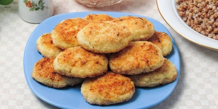 Grillowane klopsiki z indyka z kaszą manną