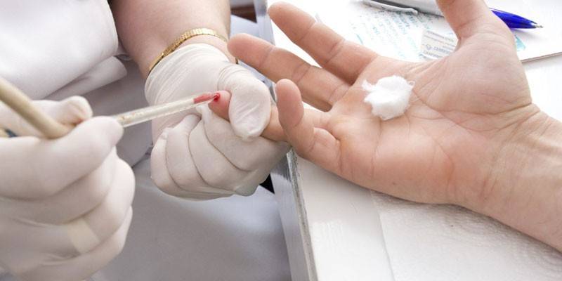 Amostragem de sangue com dedo