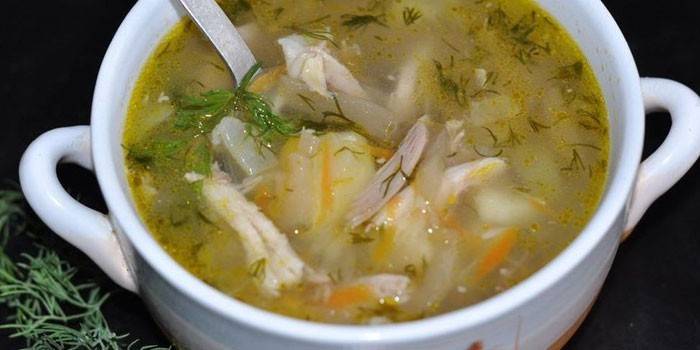 Sopa de cevada com frango
