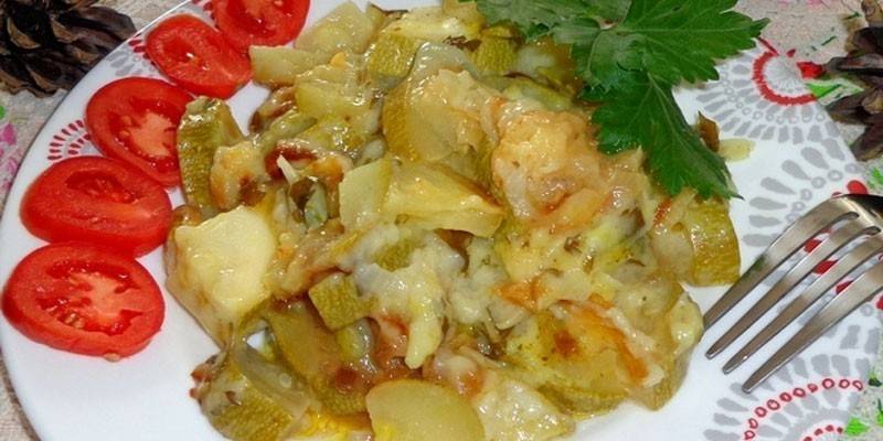 Abobrinha cozida em creme azedo