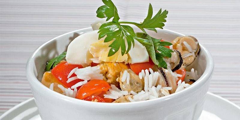 Mexilhões e Salada de Arroz