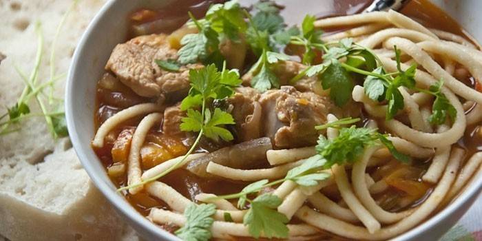 Lagman com frango em panela lenta