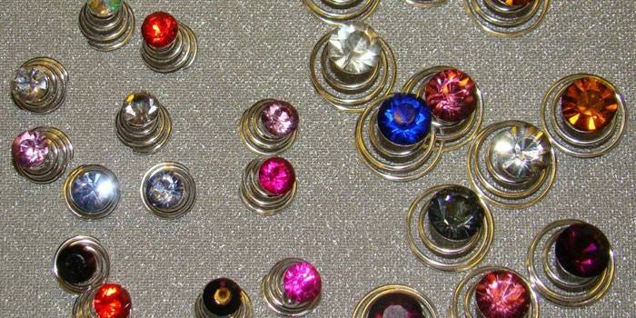 Strass em uma mola