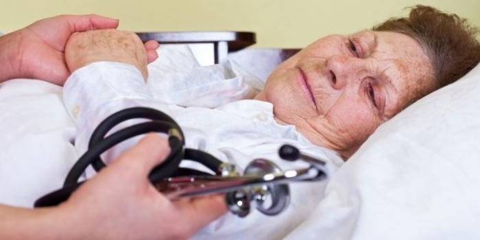 Mulher e médico