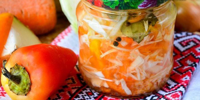 Ensalada de col y calabacín