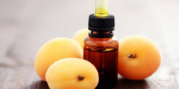 Óleo essencial e frutas damasco