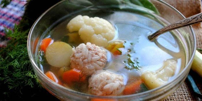 Zupa ryżowa z klopsikami