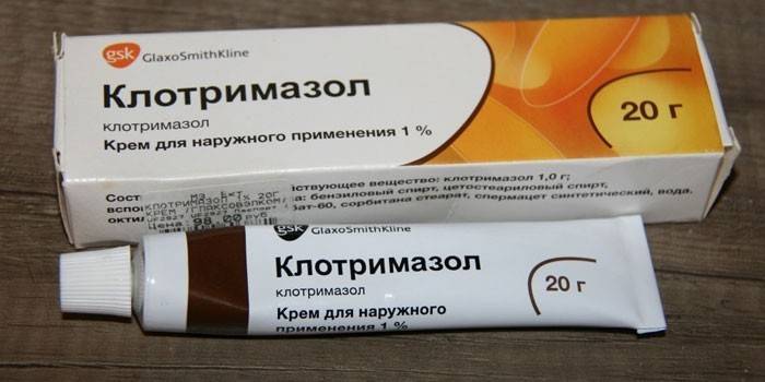 Clotrimazole creme em embalagem