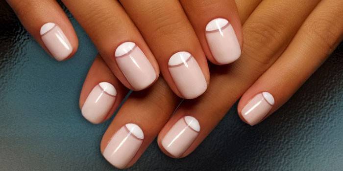 Manicura lunar