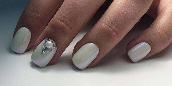 Design em unhas curtas