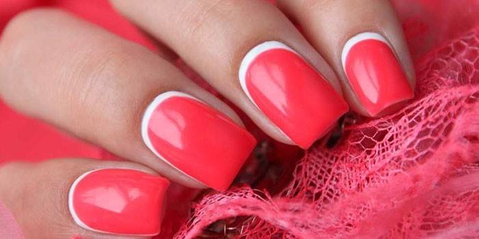 Manicure de coral lunar