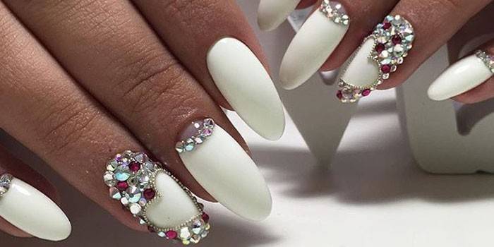 Branco com strass