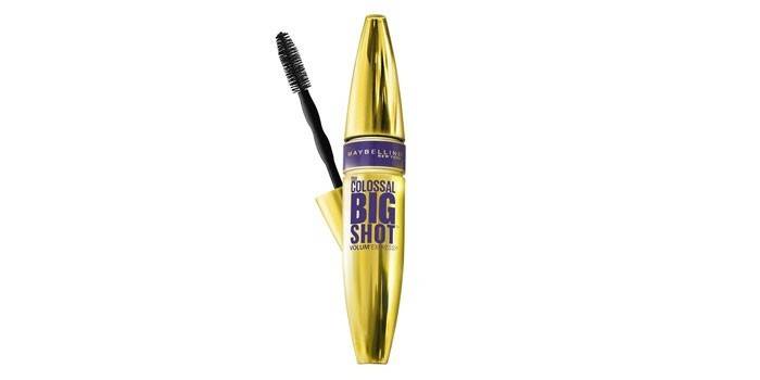 O grande tiro colossal por Maybelline