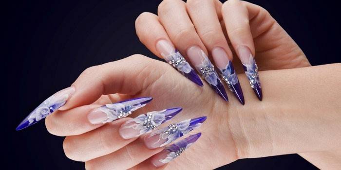 Uñas de estilete