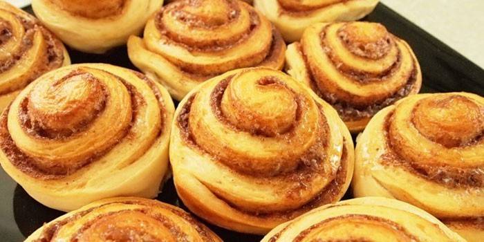 Cinnabons with Puff Pastry Cinnamon