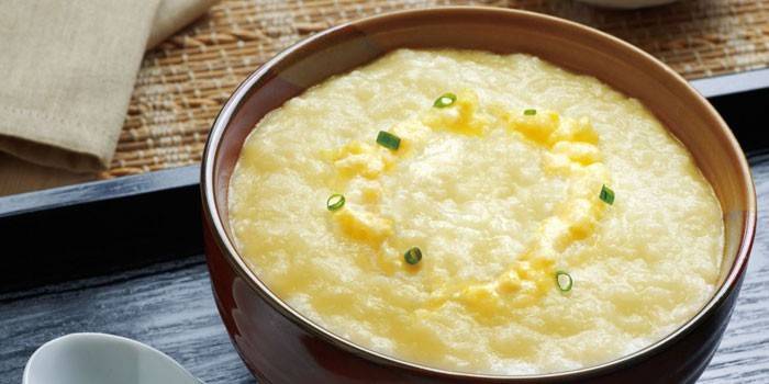Gachas de leche en un plato