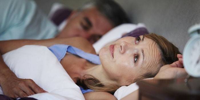 Mulher não consegue dormir