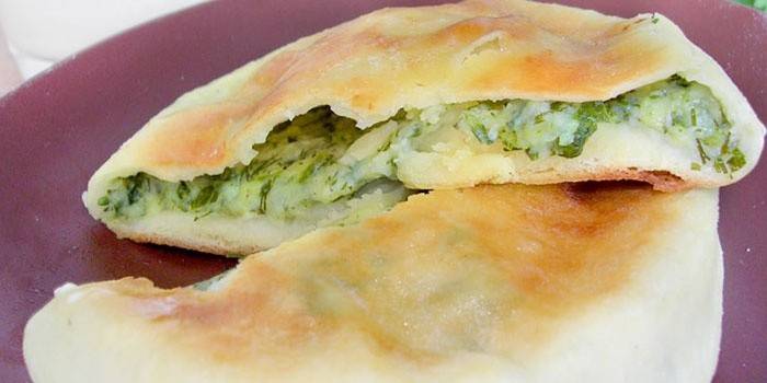 Khachapuri nadziewane zielenią i serem