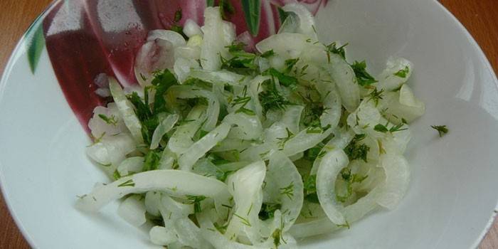 Pół marynowana cebula