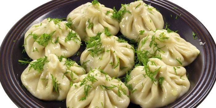 Manti cozinhado em um prato