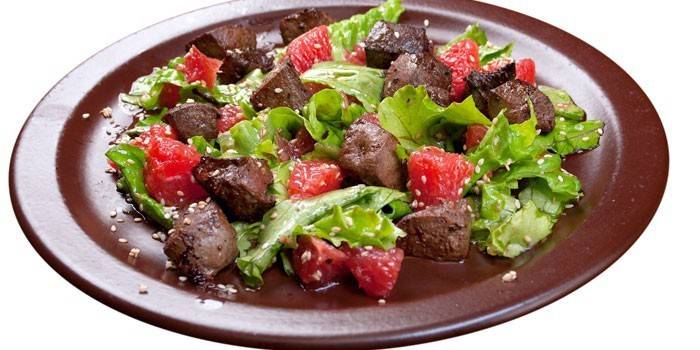 Salada de toranja e fígado
