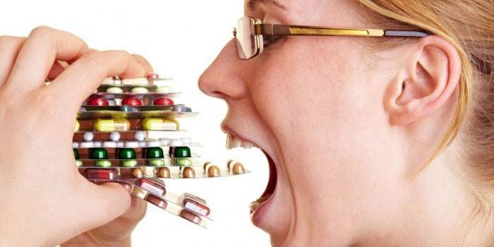 Mujer con pastillas